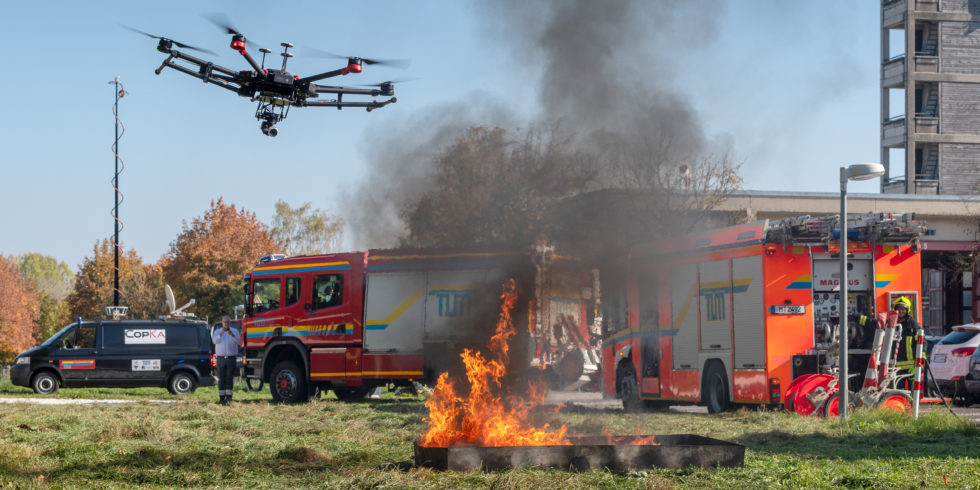 طائرة بدون طيار تشارك في إخماد حريق ورشة تصليح السيارات في ماين كوبلنز