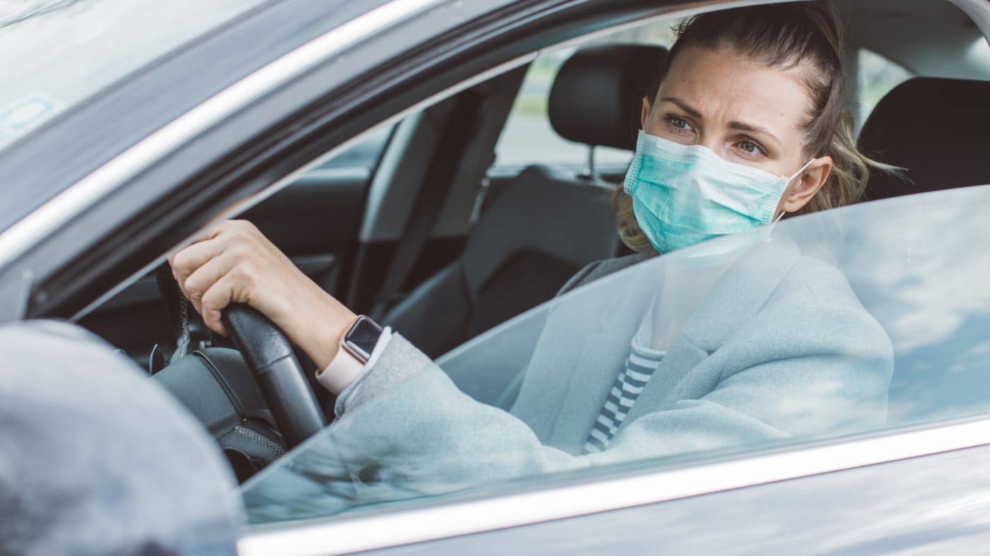 هل يمكن ارتداء أقنعة حماية الوجه -الكمامة – عند قيادة السيارة؟