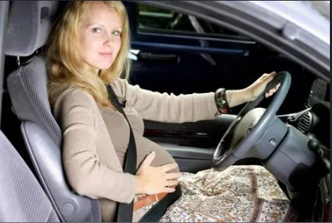 You are currently viewing هل يمكن للمرأة الحامل الحصول على رخصة القيادة ؟