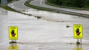 Read more about the article إغلاق الطريق السريع A8 (سالزبورغ – ميونخ) بسبب الفيضانات