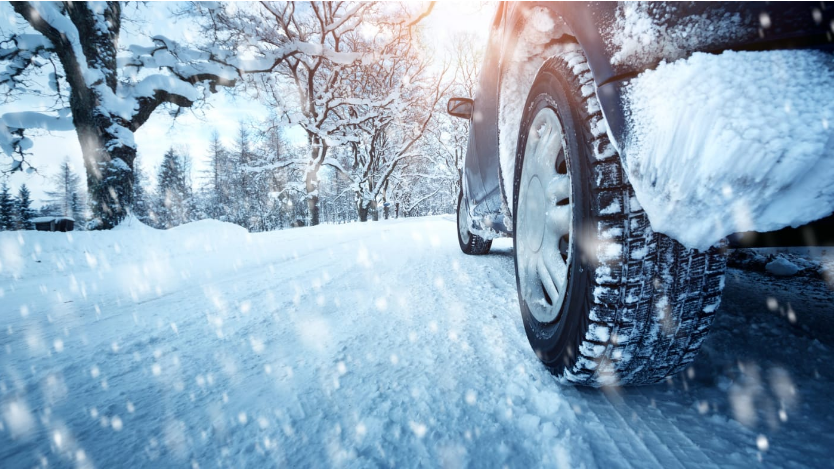 You are currently viewing نصائح لقيادة آمنة في الشتاء أثناء الثلج والجليد