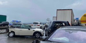 مشاركة 65 سيارة في حادث تصادم جماعي على الطريق السريع A9