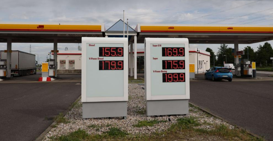 ارتفاع أسعار الوقود وتوقعات أن يصل سعر لتر البنزين إلى 2يورو