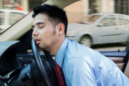 هل يجوز النوم في السيارة ؟